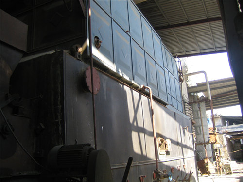 Why should the steam temperature be stabilized during biomass boiler operation?